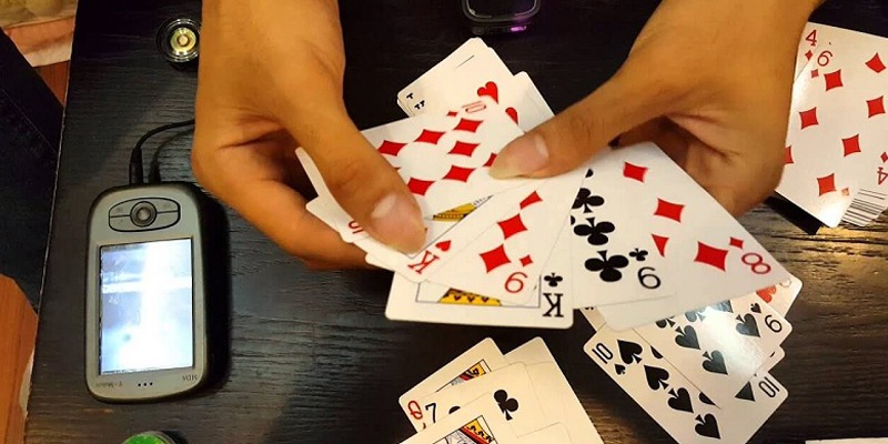 Bốn đôi thông có thể chặt được tứ quý hay không? Bốn đôi thông có thể chặt được tứ quý hay không?